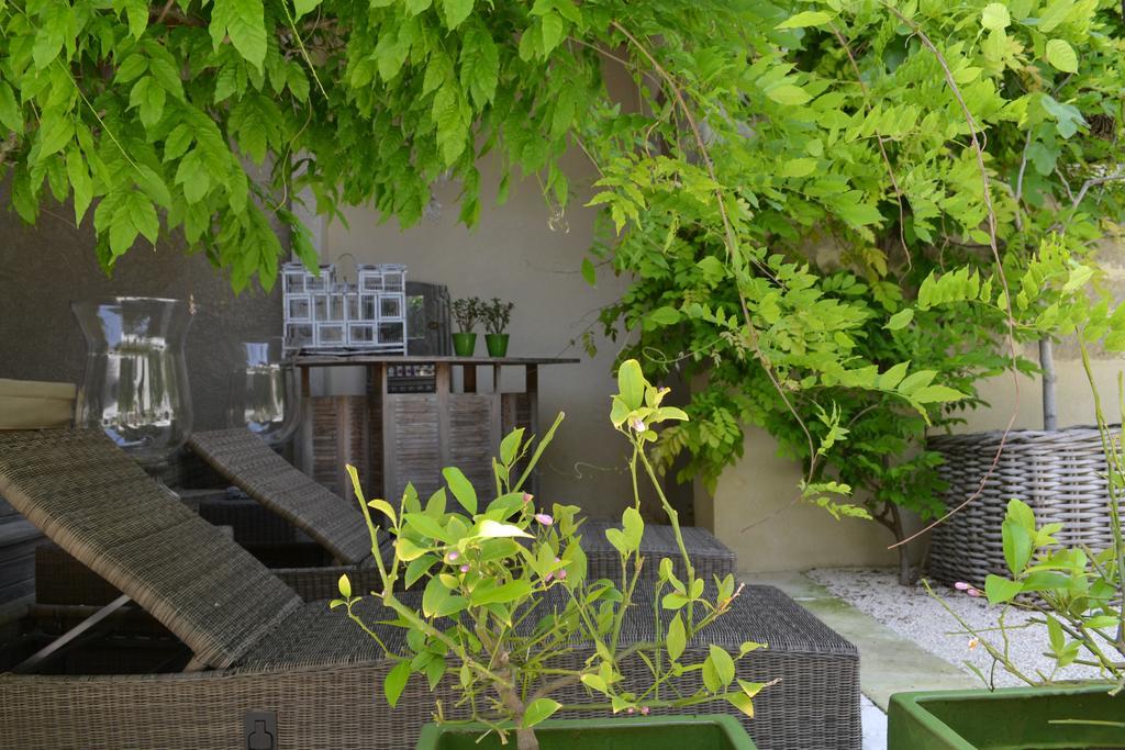 Mas A L'Improviste Bed & Breakfast Maillane Exterior photo