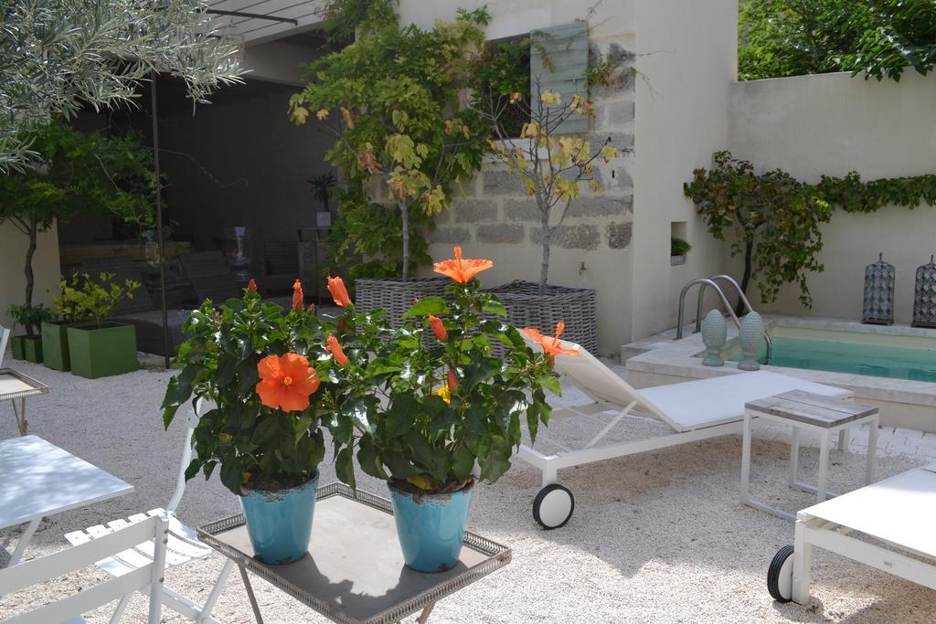 Mas A L'Improviste Bed & Breakfast Maillane Exterior photo