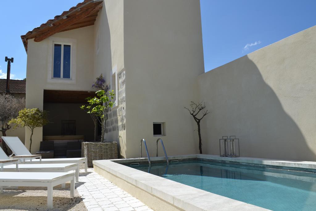Mas A L'Improviste Bed & Breakfast Maillane Exterior photo